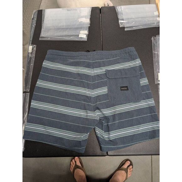 RIP CURL Lay Days Pacific Rinse Stripe 17'' Volley Shorts Men's 38 - Picture 5 of 6